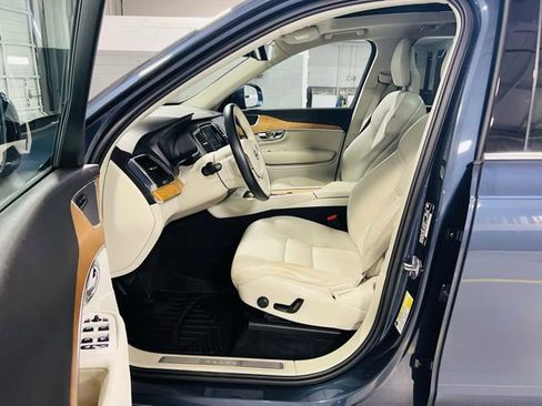 Used 2021 Volvo XC90 T6 Momentum w/ Climate Package AWD/4WD image 25