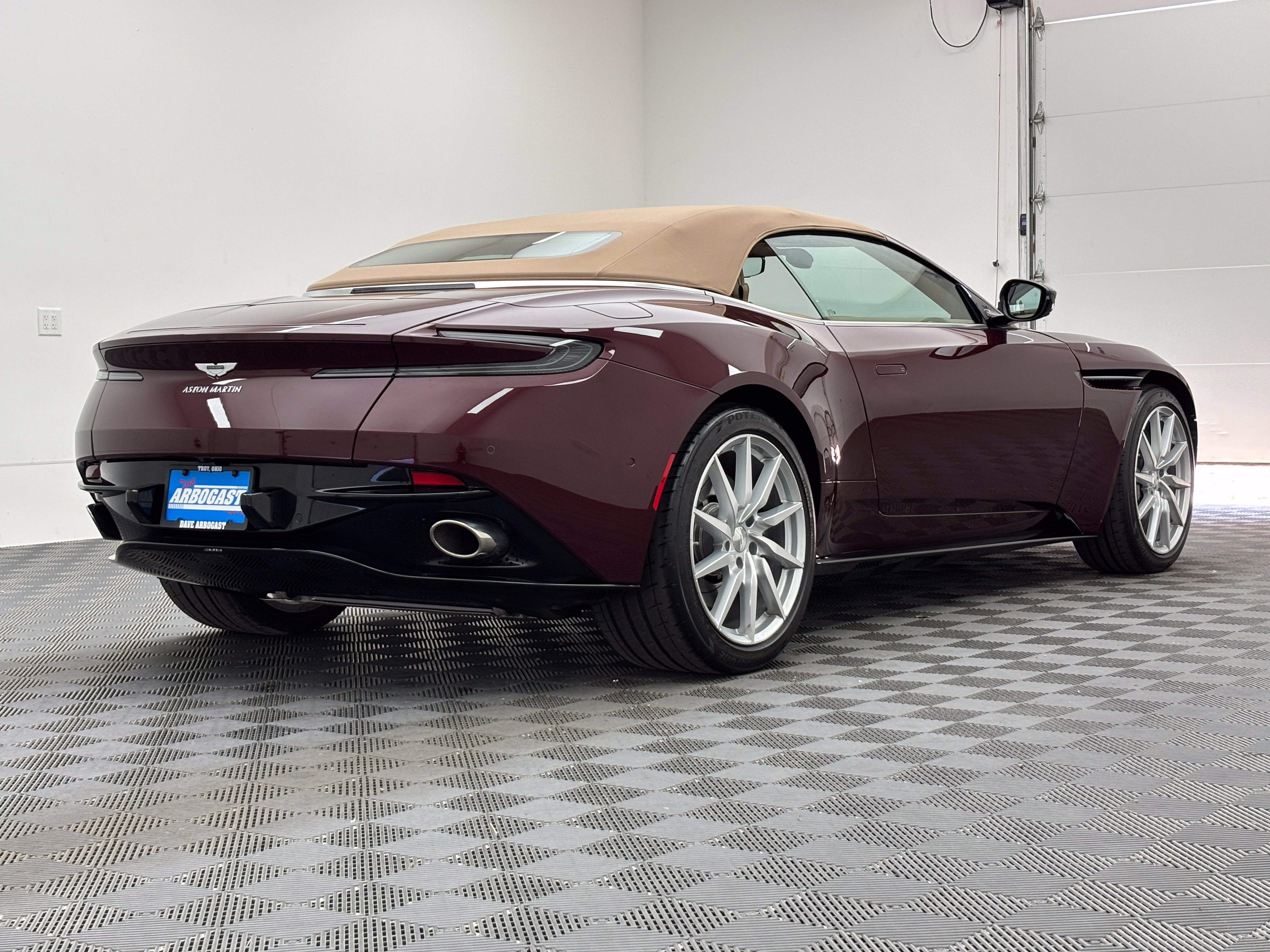 Used 2019 Aston Martin DB11 Volante RWD image 8