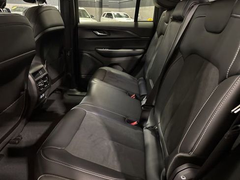 Used 2025 Jeep Grand Cherokee Altitude AWD/4WD image 23