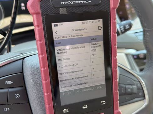 Used 2021 Cadillac XT5 Premium Luxury FWD image 2