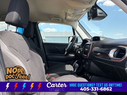 Used 2023 Jeep Renegade Latitude w/ Premium Group AWD/4WD image 9