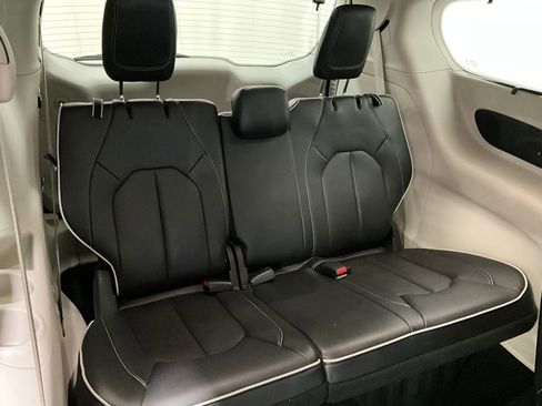Used 2022 Chrysler Pacifica Limited image 24