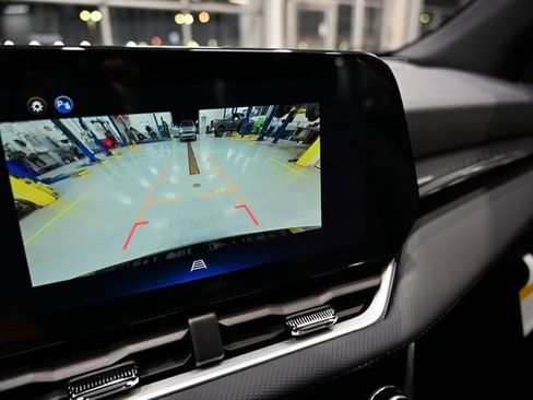 New 2026 Chevrolet Equinox LT w/ Convenience Package II image 16