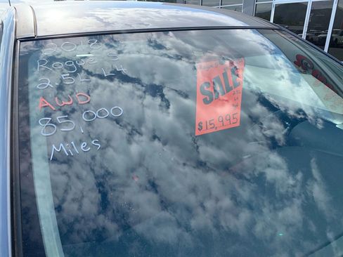 Used 2018 Nissan Rogue S image 3