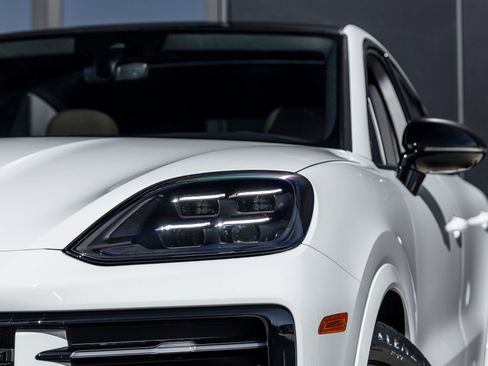 Certified 2026 Porsche Cayenne Coupe AWD/4WD image 16
