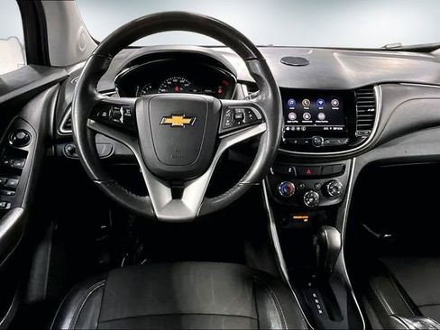Used 2022 Chevrolet Trax LT w/ Redline Edition image 9