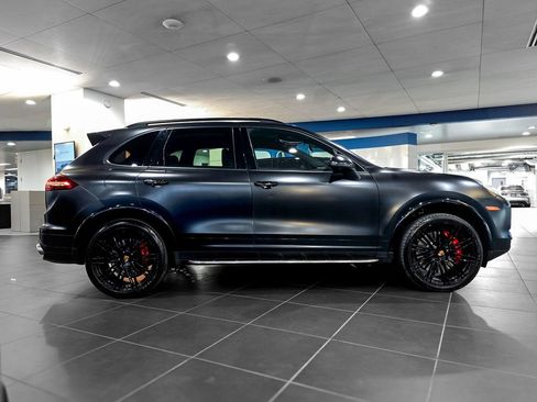 Used 2015 Porsche Cayenne Turbo image 11