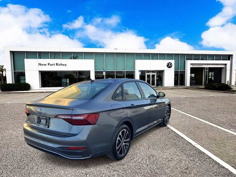 Used 2024 Volkswagen Jetta Sport image 8