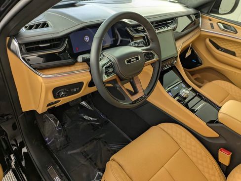 New 2025 Jeep Grand Cherokee Summit image 10