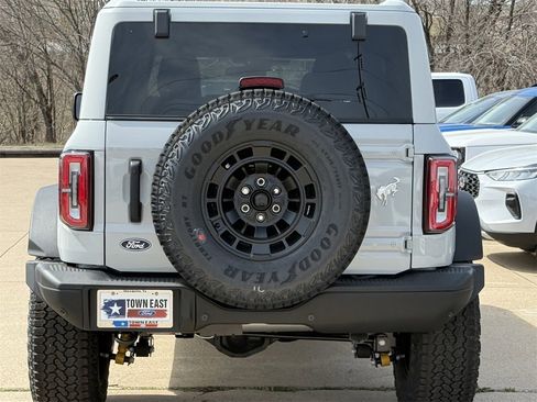 New 2026 Ford Bronco Badlands image 6