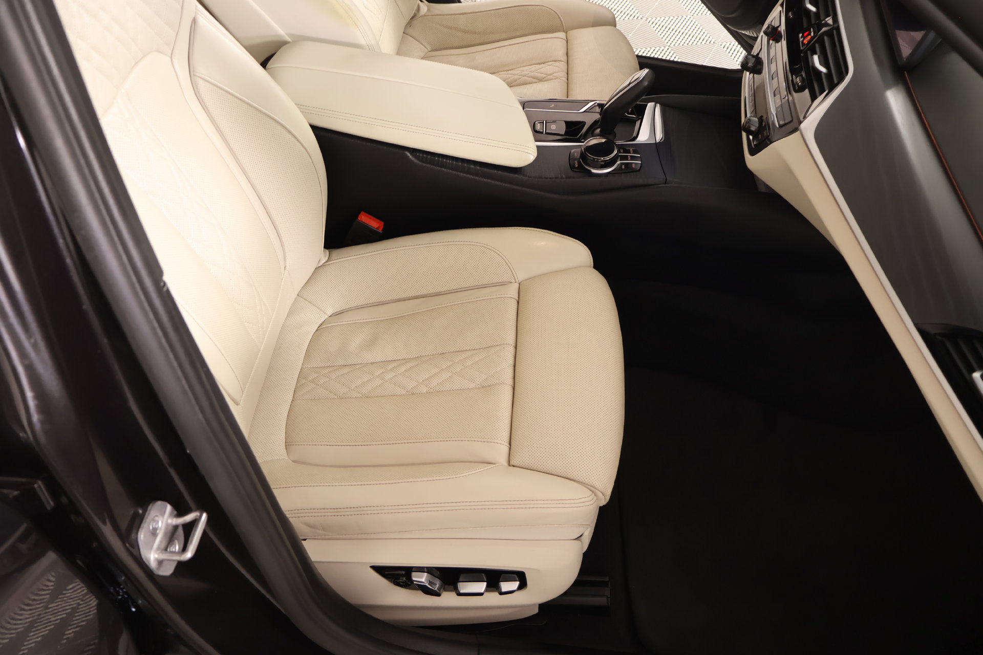 Used 2022 BMW 540i xDrive w/ Executive Package AWD/4WD image 13