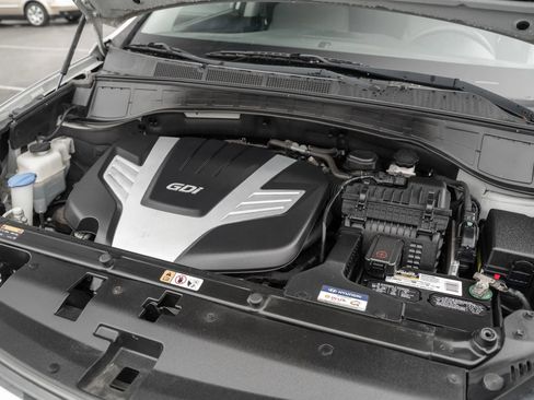 Used 2017 Hyundai Santa Fe SE image 22