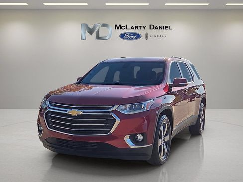 Used 2018 Chevrolet Traverse LT FWD image 2