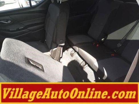 Used 2021 Chevrolet Traverse LT image 35