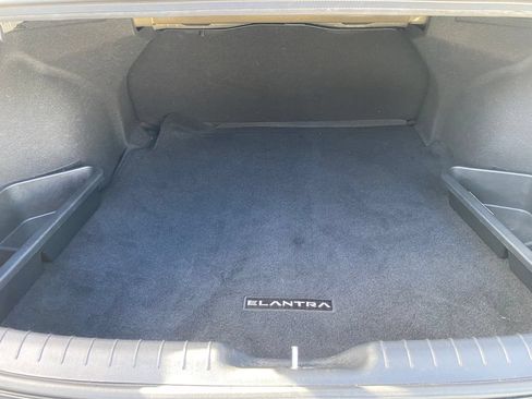 Certified 2025 Hyundai Elantra SE FWD image 11