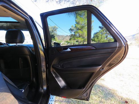 Used 2013 Mercedes-Benz ML 350 4MATIC image 16