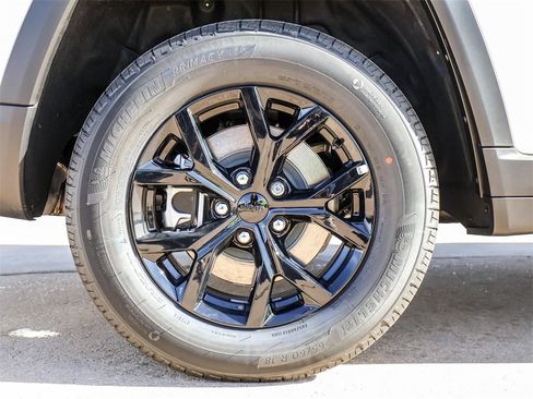 New 2025 Jeep Grand Cherokee L Altitude image 9