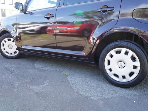 Used 2011 Scion xB FWD image 5