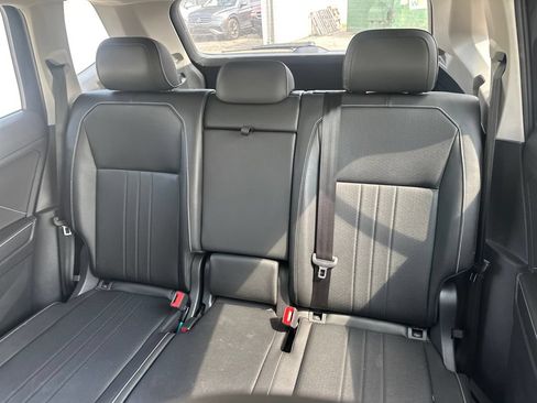 Used 2023 Volkswagen Tiguan SE w/ Panoramic Sunroof Package AWD/4WD image 18