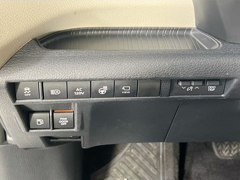 Used 2021 Toyota Sienna Platinum AWD/4WD image 10
