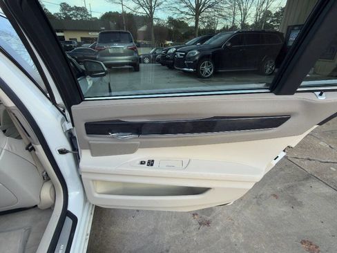Used 2009 BMW 750Li image 39