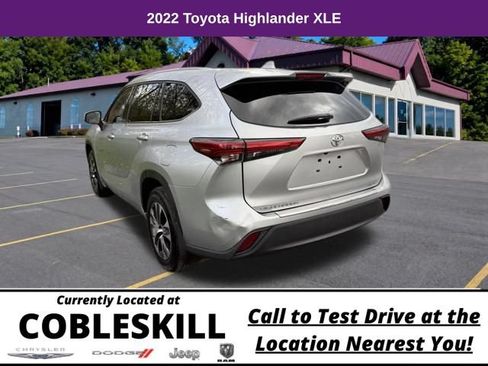 Used 2022 Toyota Highlander XLE AWD/4WD image 6