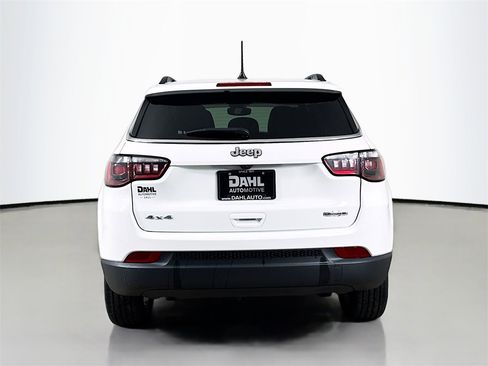 Used 2024 Jeep Compass Latitude image 6