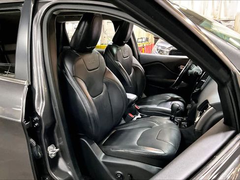 Used 2020 Jeep Cherokee Limited image 9