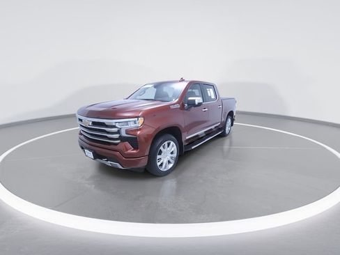 Used 2025 Chevrolet Silverado 1500 High Country w/ High Country Premium Package AWD/4WD image 5