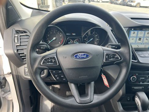 Certified 2018 Ford Escape SE w/ SE Sync 3 Package image 16