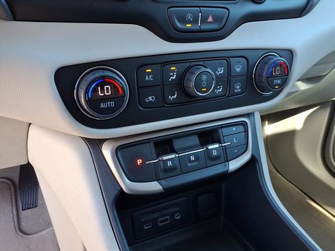 Used 2022 GMC Terrain Denali w/ Denali Premium Package image 10