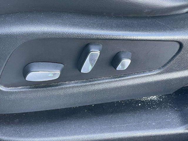 Used 2017 Cadillac XT5 Luxury w/ Driver Awareness Package FWD image 18