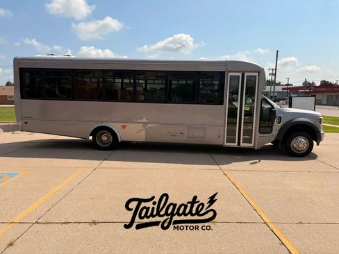Used 2019 Ford F550 2WD Regular Cab Super Duty image 1