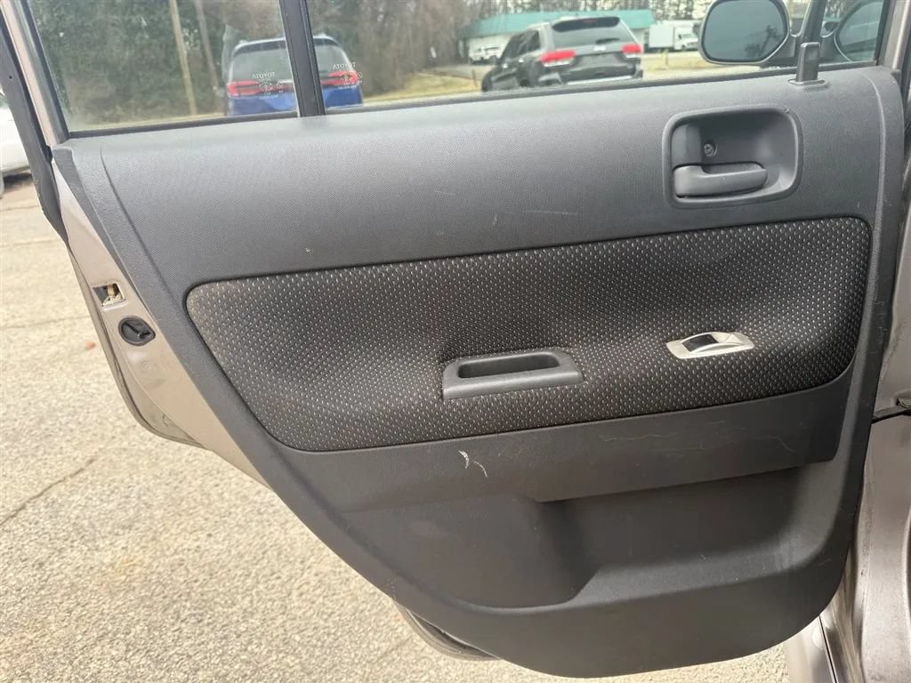 Used 2004 Scion xB FWD image 25