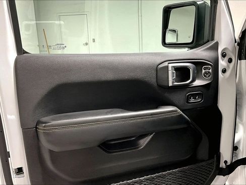 Used 2025 Jeep Wrangler Unlimited Sahara AWD/4WD image 21