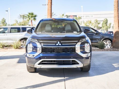 Used 2025 Mitsubishi Outlander SE image 6