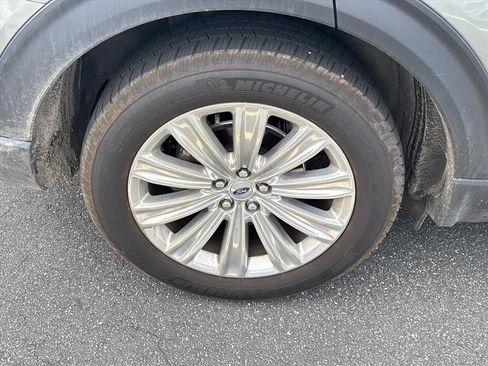 Used 2020 Ford Explorer Limited w/ Class III Trailer Tow Package image 8