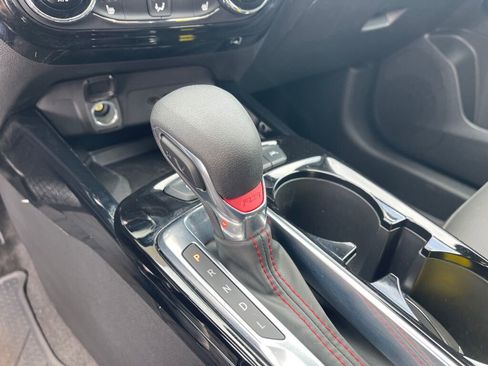 Used 2024 Chevrolet Trax RS w/ Sunroof Package image 12