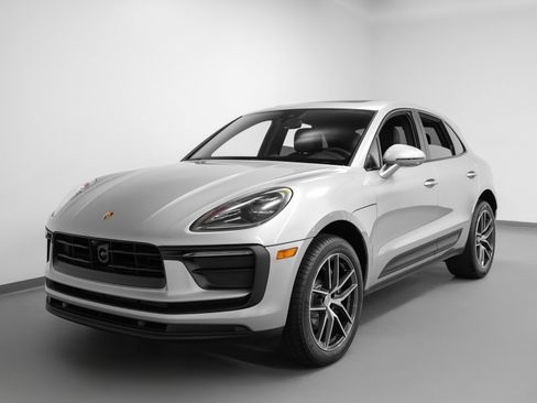 Certified 2025 Porsche Macan image 6