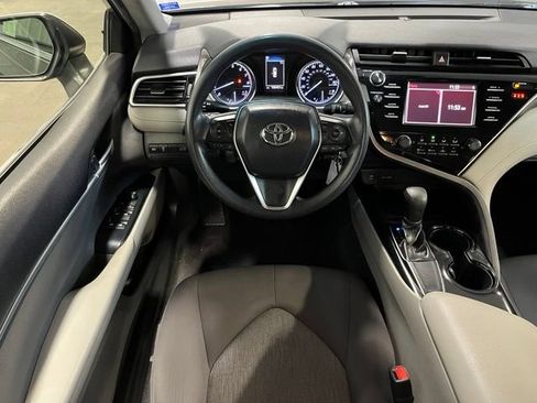 Used 2018 Toyota Camry LE FWD image 18