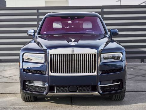 Used 2022 Rolls-Royce Cullinan w/ Cullinan Package image 16