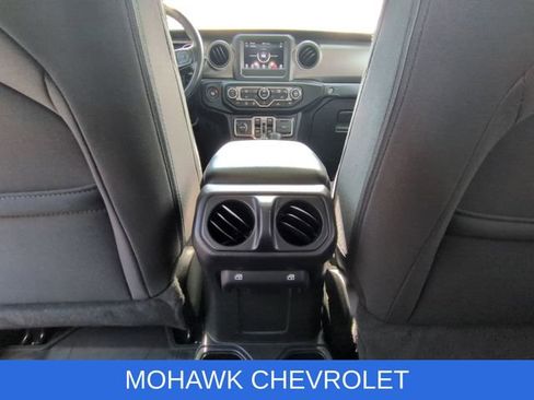 Used 2022 Jeep Gladiator Sport image 21