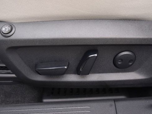 Used 2023 Nissan Rogue SV image 24