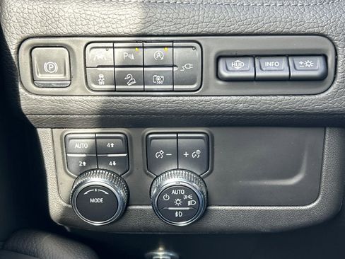 Used 2022 GMC Yukon Denali image 13