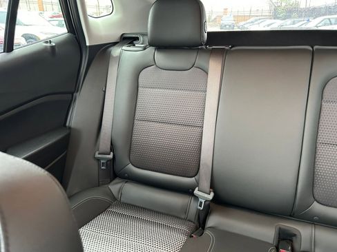 Used 2025 Chevrolet Trax LT w/ LT Convenience Package image 34