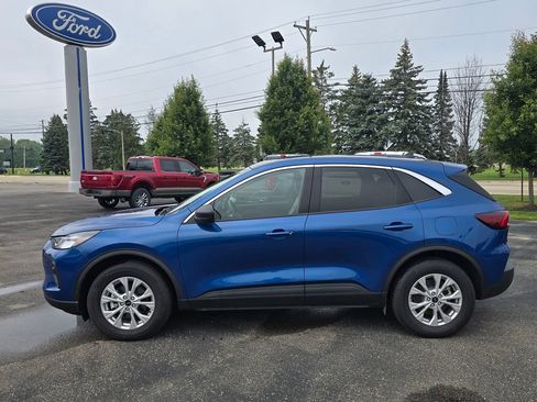 Used 2023 Ford Escape Active AWD/4WD image 2