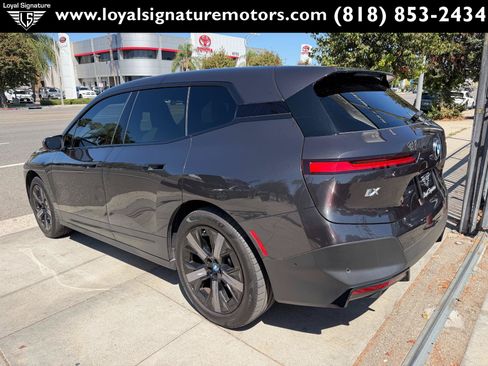 Used 2024 BMW iX xDrive50 w/ Premium Package AWD/4WD image 5