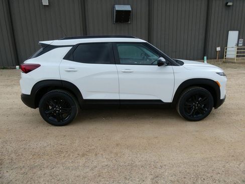 New 2026 Chevrolet TrailBlazer LT w/ Convenience Package AWD/4WD image 3