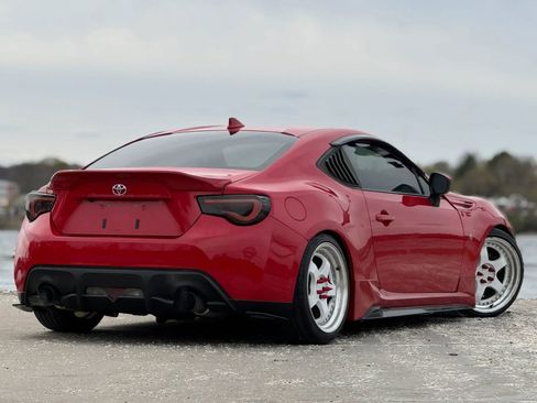 Used 2018 Toyota 86 RWD image 7