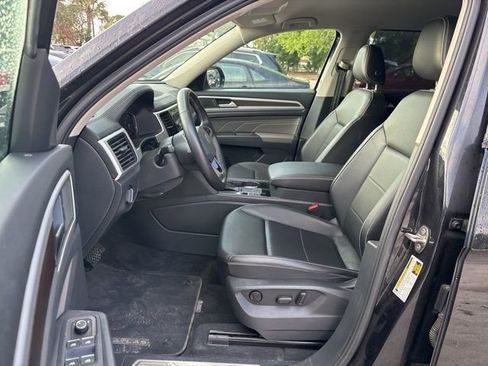 Used 2023 Volkswagen Atlas SE w/ Black Wheel Package image 5